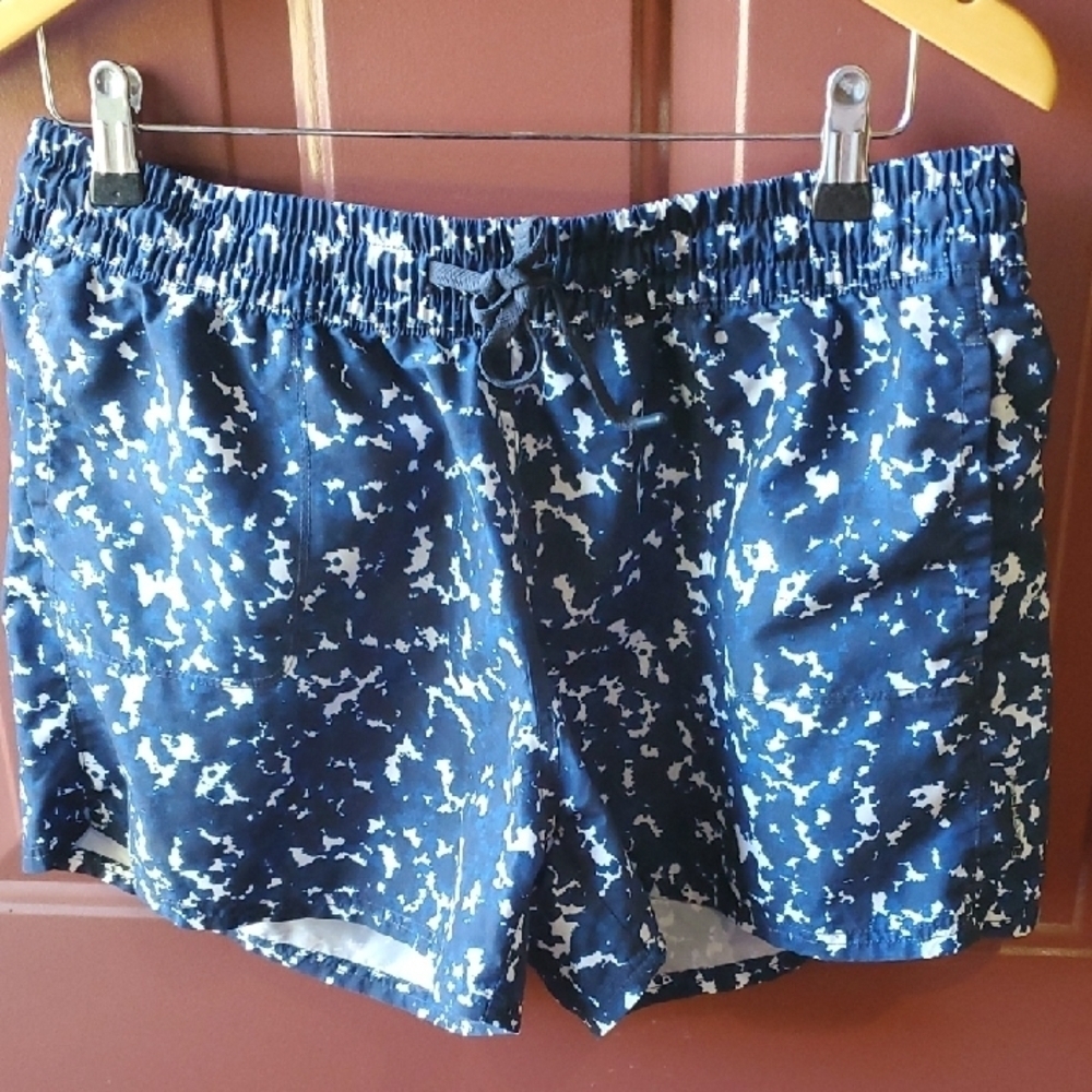 The North Face Navy and White Women's Shorts Waist 16.5